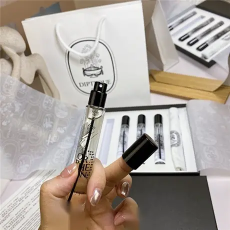 Diptyque Palette d'eaux de parfum Coffret 5 miniatures — photo 2