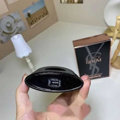 Yves Saint Laurent Black Opium — photo 1