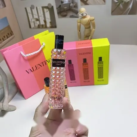 Valentino Coffret Donna Born in Roma Coffret format voyage — photo 4